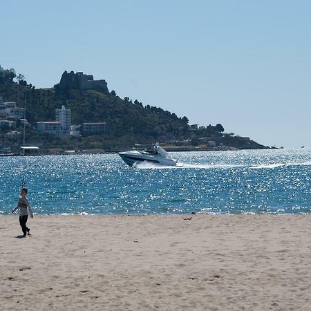 Apartamento A Pie De Playa, Climatizado Y Parking Roses Exteriér fotografie